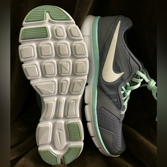 Nike sneakers - Picture 4 of 5